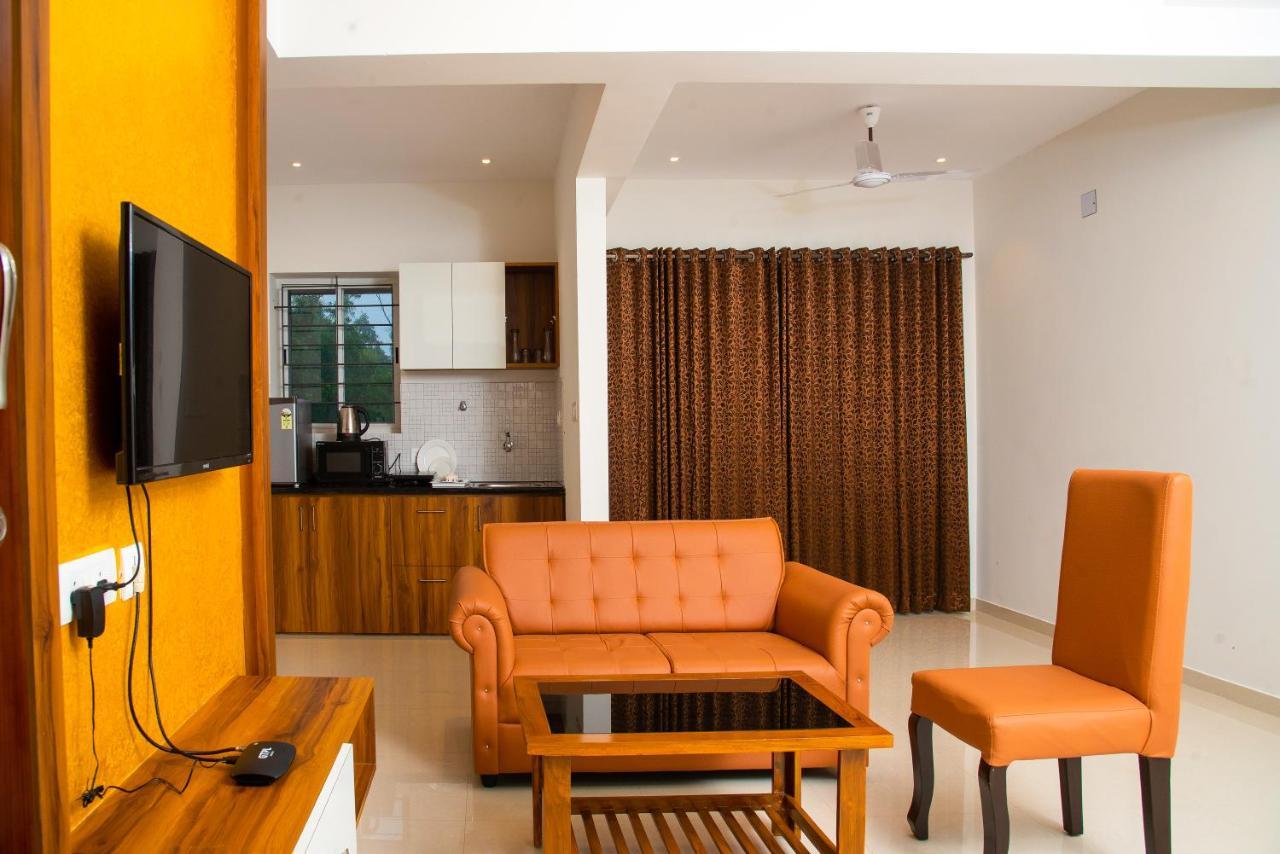 Beach Heaven Deluxe Rooms & Serviced Apartments Suratakal Exterior photo